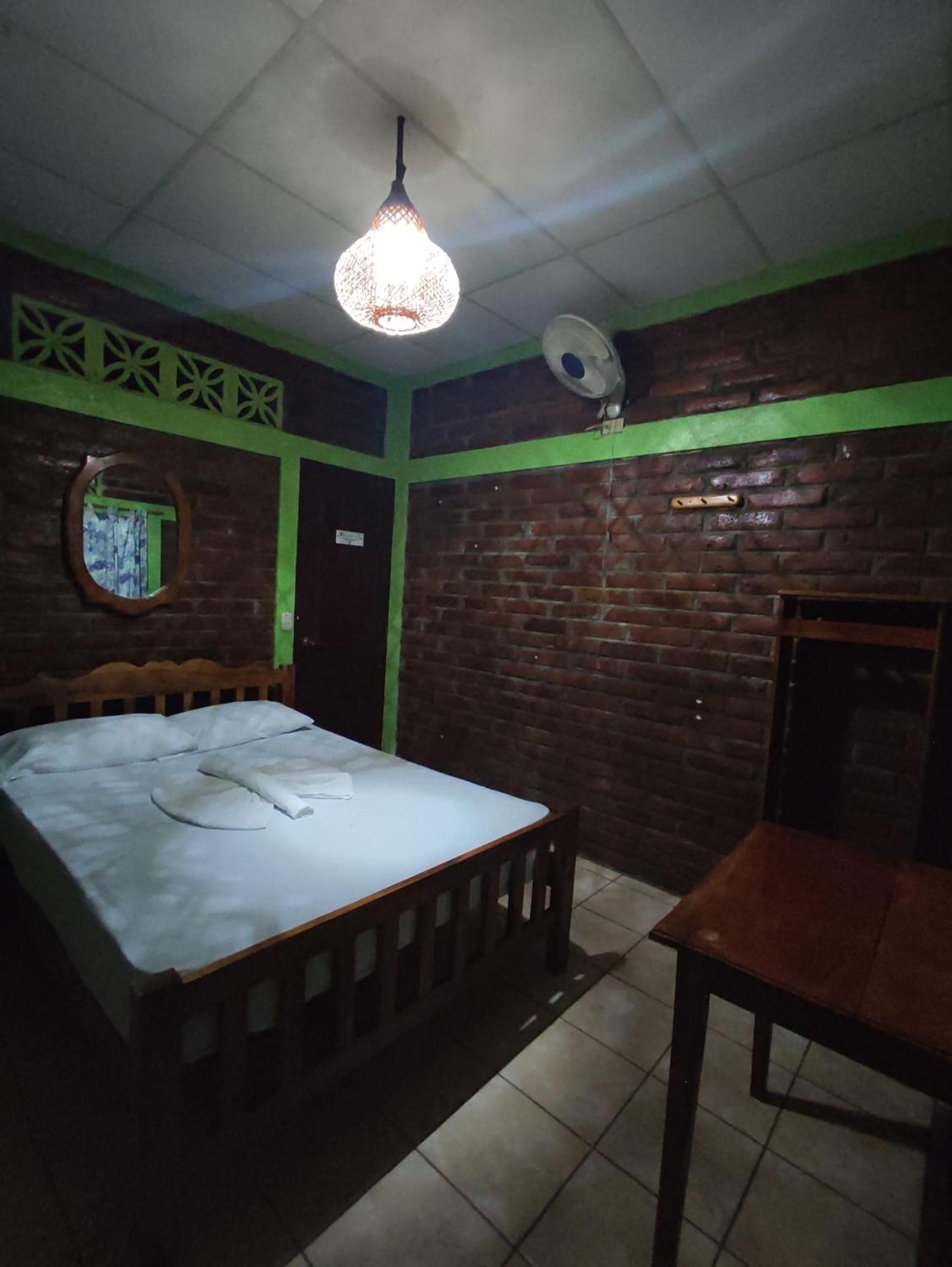 Eco-Lodge El Porvenir. Santa Cruz Chambre photo